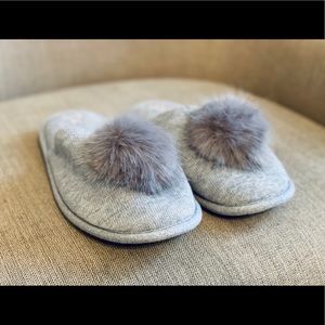 NWOT Victoria’s Secret Grey slippers w/Pom sz L